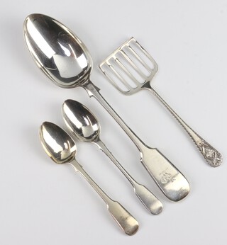 A silver serving slice, 2 teaspoons and a plated tablespoon, 60 grams