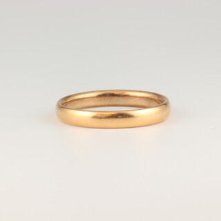 A 22ct yellow gold wedding band, size O 1/2, 3.5 grams 