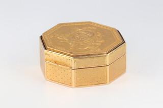 A French Empire style 18ct yellow gold octagonal snuff box, the lid cast with cavorting cherubs and engraved monogram, the reverse with an armorial, engraved Moutot Paris, 38mm, 47.6 grams 