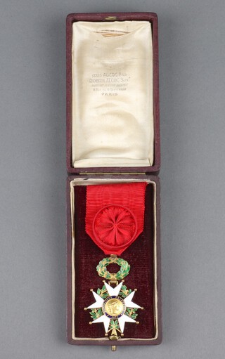 A French Legion d'honneur Chevaliers breast badge, cased 