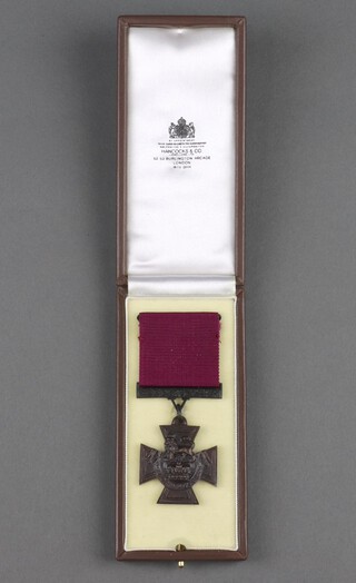 Hancocks, a limited edition replica Victoria Cross no.172 of 1352, cased and with certificate 