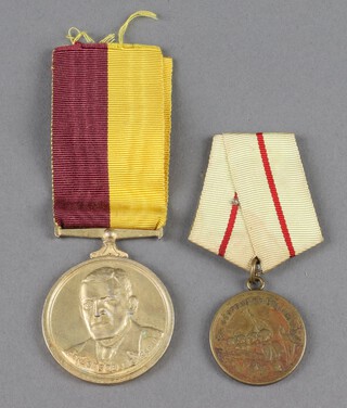 A Soviet Russian Medal for "The Defence of Stalingrad", together with a Polish medal, the obverse depicting General Erzelczyk, the reverse stamped Medal Sphinx 1938-1945, 1970