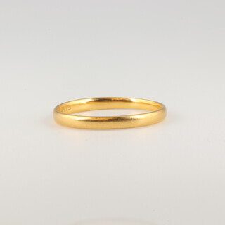 A 22ct yellow gold wedding band size O, 1.7 grams 