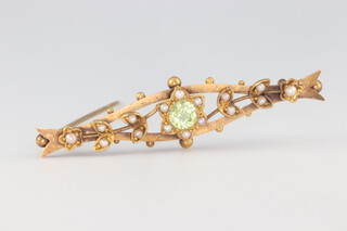 An Edwardian yellow gold testing as 15ct peridot and seed pearl brooch, 45mm,  2.4 grams 