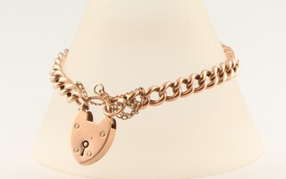 A 9ct yellow gold bracelet with heart padlock 19cm, 11.5 grams 