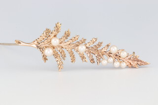 A 9ct yellow gold seed pearl fern brooch, 4.8 grams 