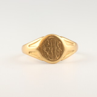 An 18ct yellow gold signet ring 3.3 grams, size M 1/2