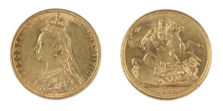 United Kingdom, Victoria 1892 gold Sovereign, 22mm, 8.0g. Minted in Melbourne. Obv: Jubilee bust of Victoria, left / Rev: St. George on horseback slaying the dragon, right, small M on ground. S.3867C