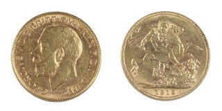 United Kingdom, George V 1913 gold Sovereign, 22mm, 8.0g. Minted in Perth. Obv: Bareheaded bust of George, left / Rev: St George on horseback slaying the dragon, right, small P on ground. S.4001, 