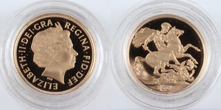 United Kingdom, Elizabeth II 2009 gold Sovereign, 22mm, 8.0g. Obv: IR-B portrait of Elizabeth, right / Rev: St. George on horseback slaying the dragon, right. SC7, unc. 