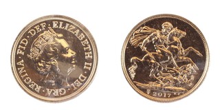 United Kingdom, Elizabeth II 2017 gold Sovereign, 22mm, 8.0g. Obv: Jody Clark portrait of Elizabeth, right / Rev: St. George on horseback slaying the dragon, right. 200th anniversary privy mark to left of date. SC9B, unc. 