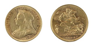 United Kingdom, Victoria 1894 gold Half Sovereign, 19mm, 4.0g. Obv: Old veiled bust of Victoria, left / Rev: St George slaying the dragon, right. S.3878, 