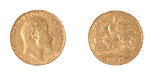 United Kingdom, Edward VII 1904 gold Half Sovereign, 19mm, 4.0g. Obv: Bare-headed bust of Edward, right / Rev: St. George on horseback slaying the dragon, right. S.3974A, 