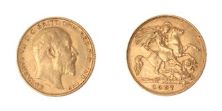 United Kingdom, Edward VII 1907 gold Half Sovereign, 19mm, 4.0g. Obv: Bare-headed bust of Edward, right / Rev: St. George on horseback slaying the dragon, right. S.3974A, 