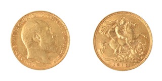 United Kingdom, Edward VII 1910 gold Half Sovereign, 19mm, 4.0g. Obv: Bare-headed bust of Edward, right / Rev: St. George on horseback slaying the dragon, right. S.3974A, 