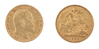 United Kingdom, Edward VII 1902 gold Half Sovereign, 19mm, 4.0g. Obv: Bare-headed bust of Edward, right / Rev: St. George on horseback slaying the dragon, right. S.3974A,