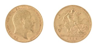 United Kingdom, Edward VII 1904 gold Half Sovereign, 19mm, 4.0g. Obv: Bare-headed bust of Edward, right / Rev: St. George on horseback slaying the dragon, right. S.3974A,