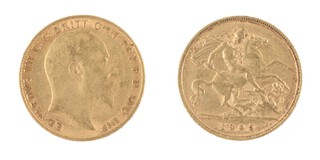 United Kingdom, Edward VII 1905 gold Half Sovereign, 19mm, 4.0g. Obv: Bare-headed bust of Edward, right / Rev: St. George on horseback slaying the dragon, right. S.3974A, 