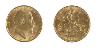 United Kingdom, Edward VII 1907 gold Half Sovereign, 19mm, 4.0g. Obv: Bare-headed bust of Edward, right / Rev: St. George on horseback slaying the dragon, right. S.3974A, 