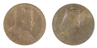 United Kingdom, Edward VII, 1902 bronze Coronation Medal, 56mm. Obv: Crowned bust of Edward VII / Rev: Crowned bust of Queen Alexandra. 