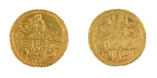 Ottoman Empire, Selim III, Islambul, 1789-1807, gold Zeri Mahbub, 21mm, 2.4g. Obv: Tughra, Arabic script / Rev: Arabic script. KM# 459 