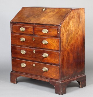 A George III mahogany bureau, the fall front revealing drawers above 2 short and 3 long graduated drawers, raised on bracket feet 105cm h x 91cm w x 50cm d 