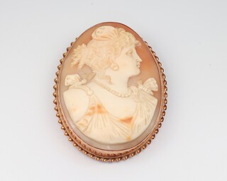 A 9ct yellow gold mounted cameo portrait brooch 60mm x 45mm 