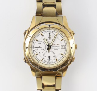 A gentleman's gilt cased Seiko chronograph calendar, quart movement, wristwatch with triple dials, the 35mm case numbered 974469, movement 7T32B 