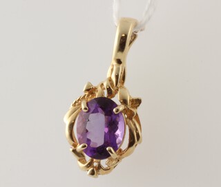 A 14ct yellow gold amethyst pendant, 25mm,  2 grams