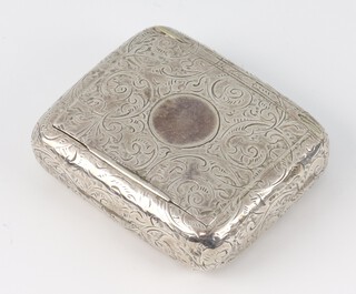 An engraved silver snuff box with scroll decoration and vacant cartouche, Birmingham 1916, 5cm, 30 grams