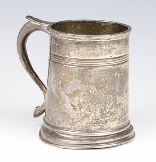 A Georgian style silver mug with engraved inscription Birmingham 1928, 10cm, 260 grams 