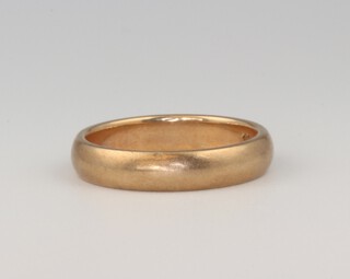 A 9ct yellow gold wedding band, size R, 4.8 grams 