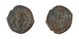 Byzantine Empire, Anastasius I, after 498 monetary reform, copper 40 Nummi/large Follis, 30mm. Obv: Crowned facing bust / Rev: Large M, NIKO in exergue. S.35 and Byzantine Empire, Justin I, 518-527, bronze Half Follis, 26mm. Diademed, draped and cuirassed bust of Justin right / Rev: K mark of denomination between cross and star. S.69 (2)