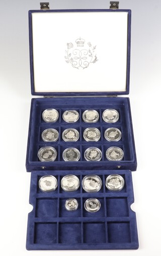 Eighteen silver commemorative Queen Elizabeth Queen Mother coins, 492.8 grams 