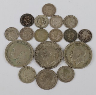 A small quantity of pre 1947 coinage all George V and a Victorian 1900 3D 67.4 grams 