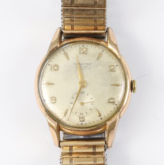 A gentleman's gilt cased Baume wristwatch with seconds at 6 o'clock in a 30mm case numbered 9013/14,, on a gilt expanding bracelet