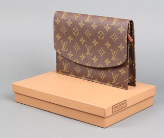 A Louis Vuitton Pochette clutch handbag 16cm x 23cm x 3cm with box and tissue paper 