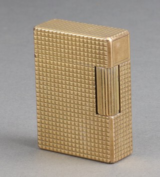 A lady's gold plated Dupont cigarette lighter 5cm (not working)