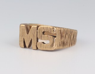 A gentleman's 9ct yellow gold  signed ring monogrammed MS, size Q, 6.8 grams  