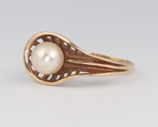 A yellow gold, testing as 9ct, cultured pearl ring, 3.6 grams, size P