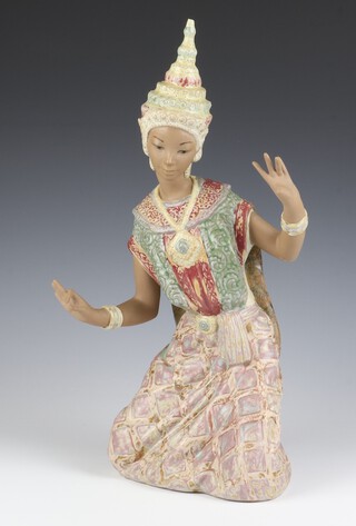 A Lladro mat finished figure of seated Thai Dancer no.2069 43cm 