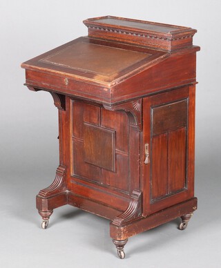 Maple & Company, a Victorian mahogany Davenport desk, the upper section with stationery box, the pedestal fitted 4 drawers enclosed by a panelled door 92cm h x 55cm w x 56cm d 