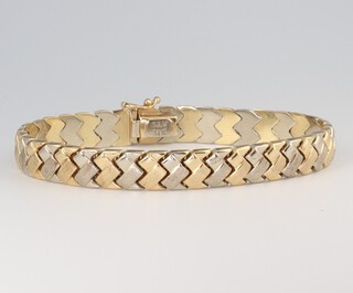 A 14ct 2 colour gold mesh bracelet, 18cm, 11.9 grams 