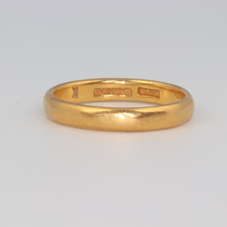 A 22ct yellow gold wedding band, size I, 3.2 grams 