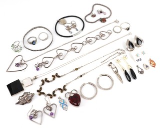 A quantity of vintage silver costume jewellery, including pendants, earrings, necklaces, etc gross weight 200 grams 