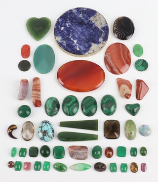 A quantity of loose polished hardstones including agate, malachite, lapis lazuli etc 