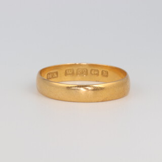 A 22ct yellow gold wedding band, size T, 3 grams 