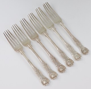 A matched set of 6 silver Kings Pattern table forks, London 1898 and 1902, 372 grams 