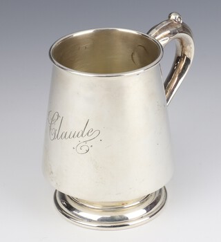 A Georgian style Edwardian silver mug with engraved name - Claude, Birmingham 1907, 138 grams 