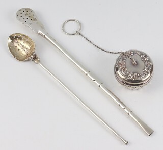 A Sterling silver repousse tea infuser and 2 Sterling straws, 42 grams 